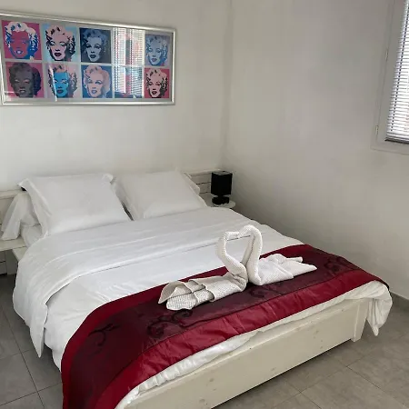 Piscine Interieure Chauffee De Villeneuve-Loubet