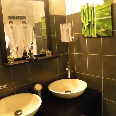 Piscine Interieure Chauffee De *